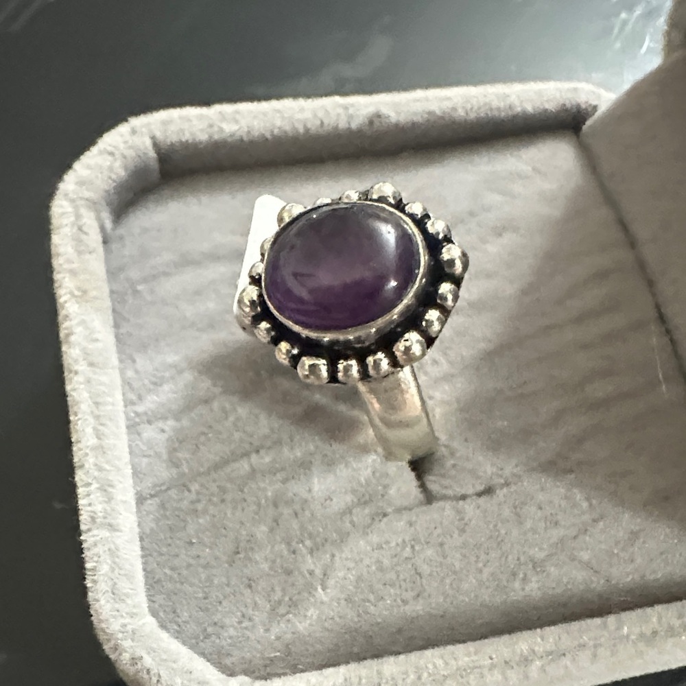 Sterling Silver Amethyst Oval Cocktail Ring - Purple Size 7.5 - Picture 4 of 5